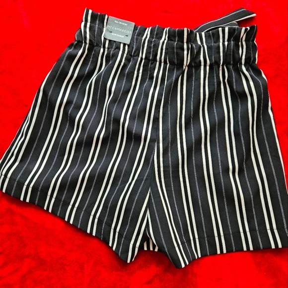 Meg & Margot Women Short Black & Beige Vertical Stripes-Size Small Petite - Picture 6 of 6